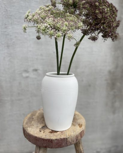 MadeByStella Vase i keramikk: Nydelig høy vase i matt keramikk.