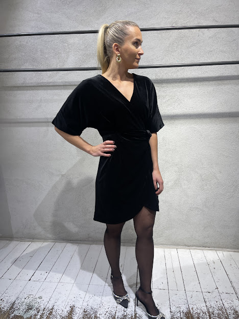 Y.A.S Velvo Dress – Show