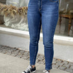 My Essential Wardrobe 37 The Celinazip 148 High Slim