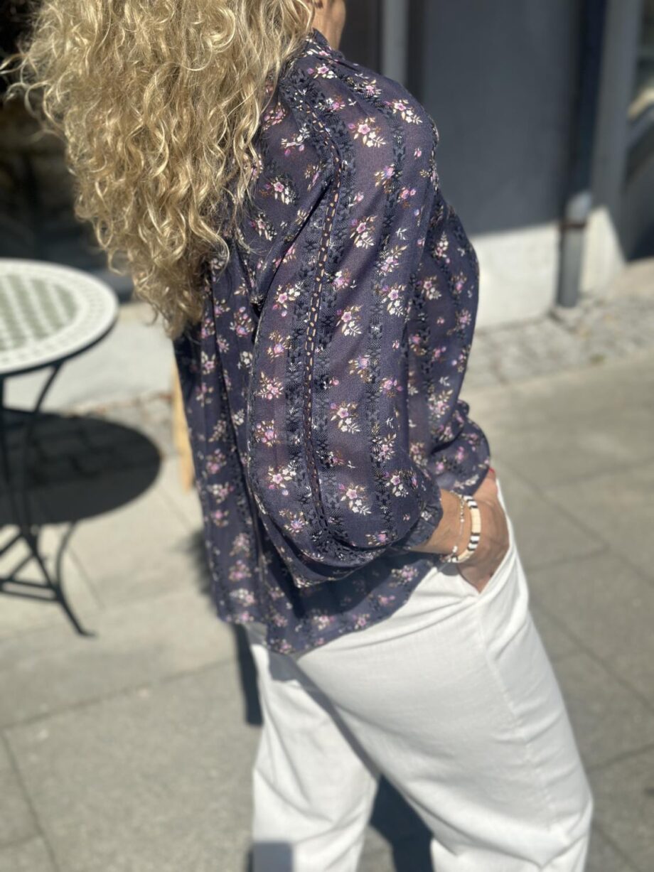 Neo Noir Stimme Delicate Floral Blouse