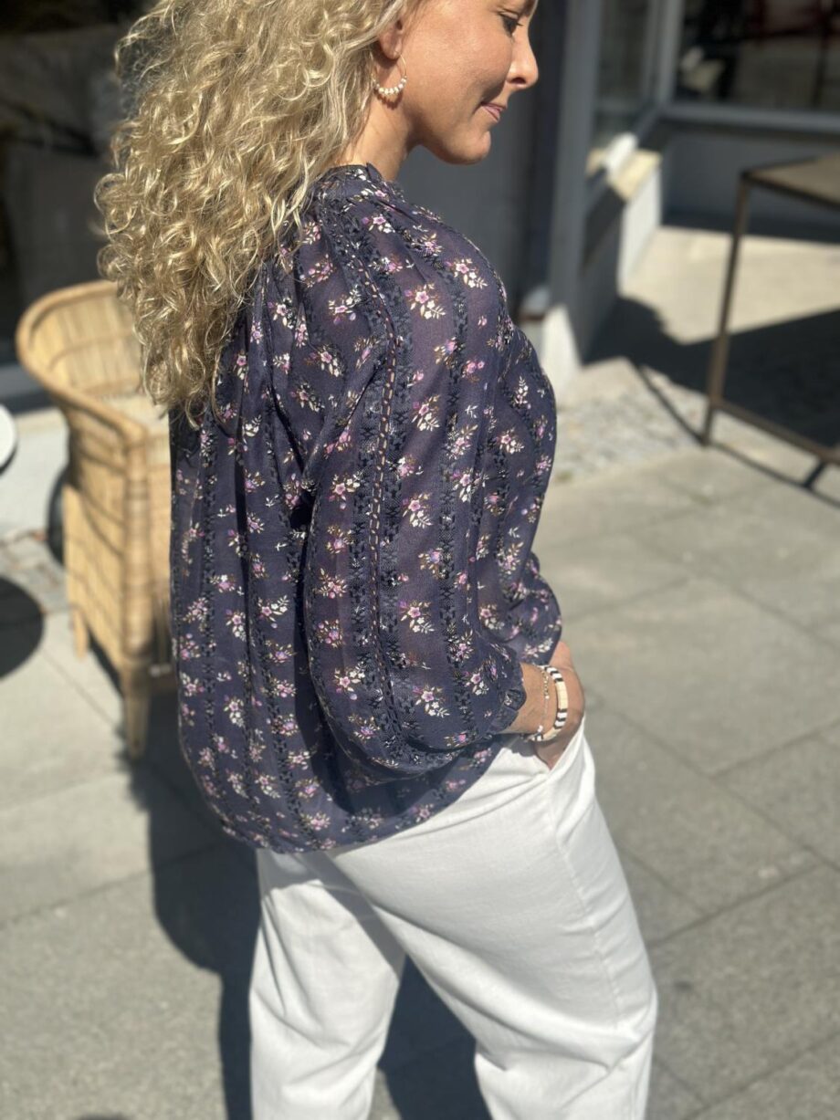 Neo Noir Stimme Delicate Floral Blouse