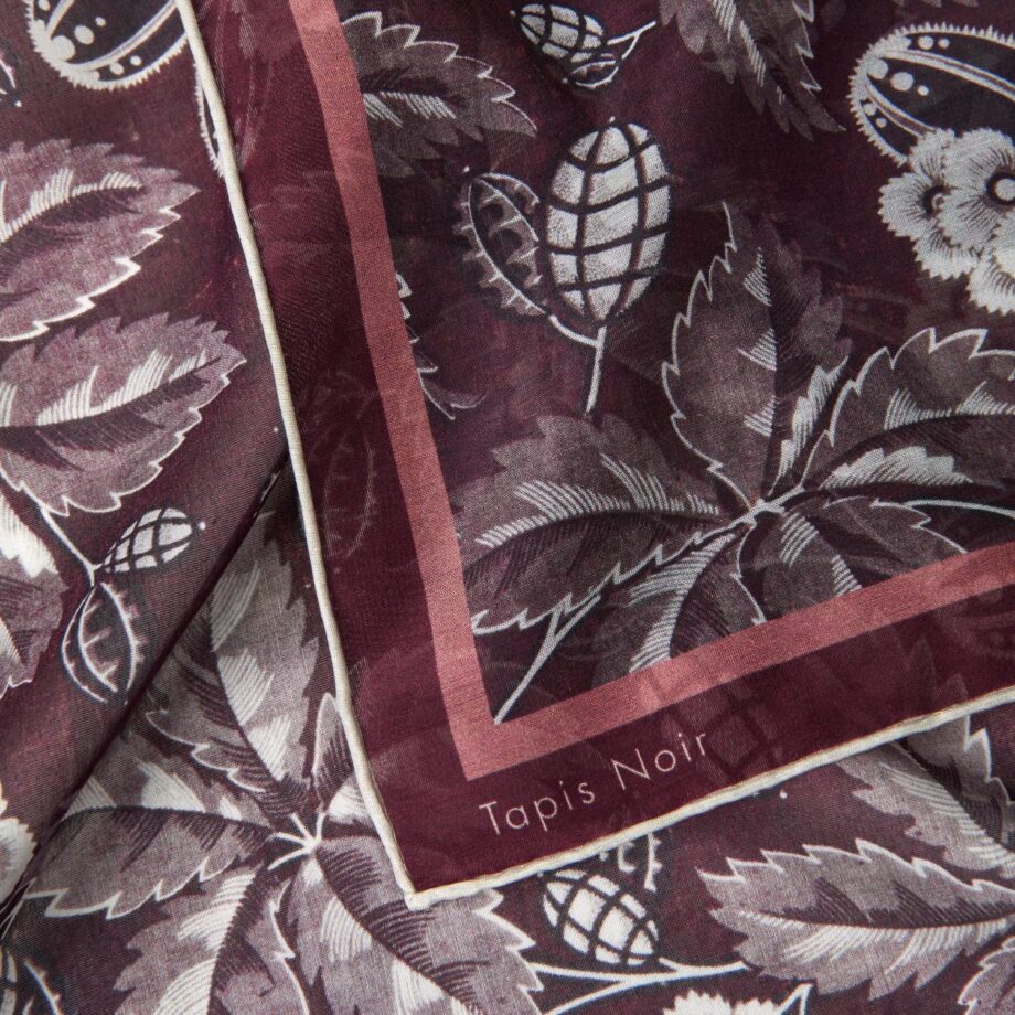 Tapis Noir Light Bordeaux Bloom Scarf 67x67