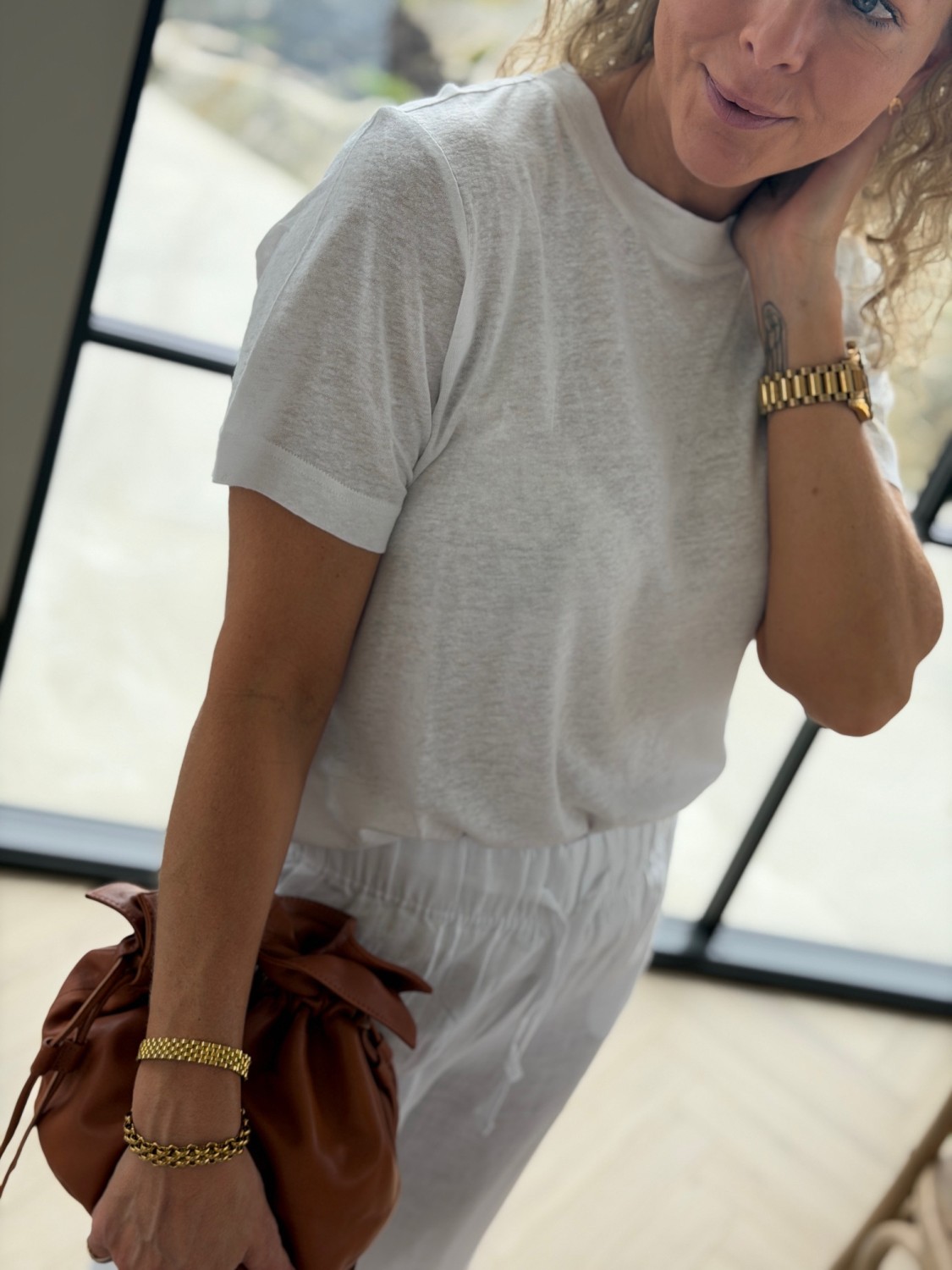 My Essential Wardrobe Lisa Tee Bright White – Hvit t-skjorte i lin- og viskoseblanding