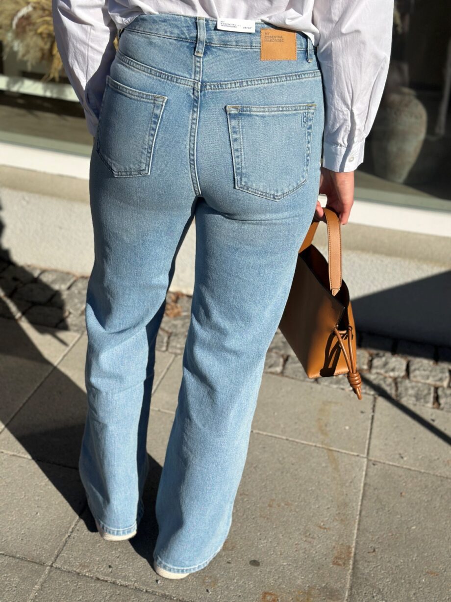 My Esseintial Wardrobe Louis Hig Wide 30