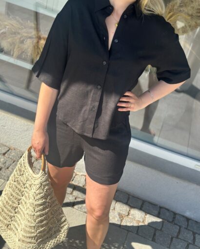 Urban Pioneers Edda Shorts Black