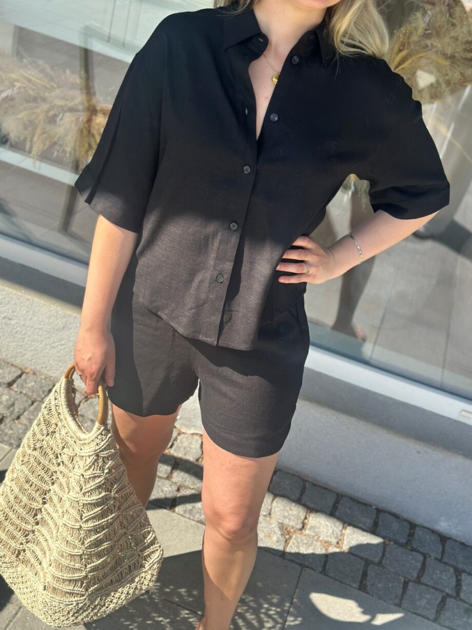 Urban Pioneers Edda Shorts Black