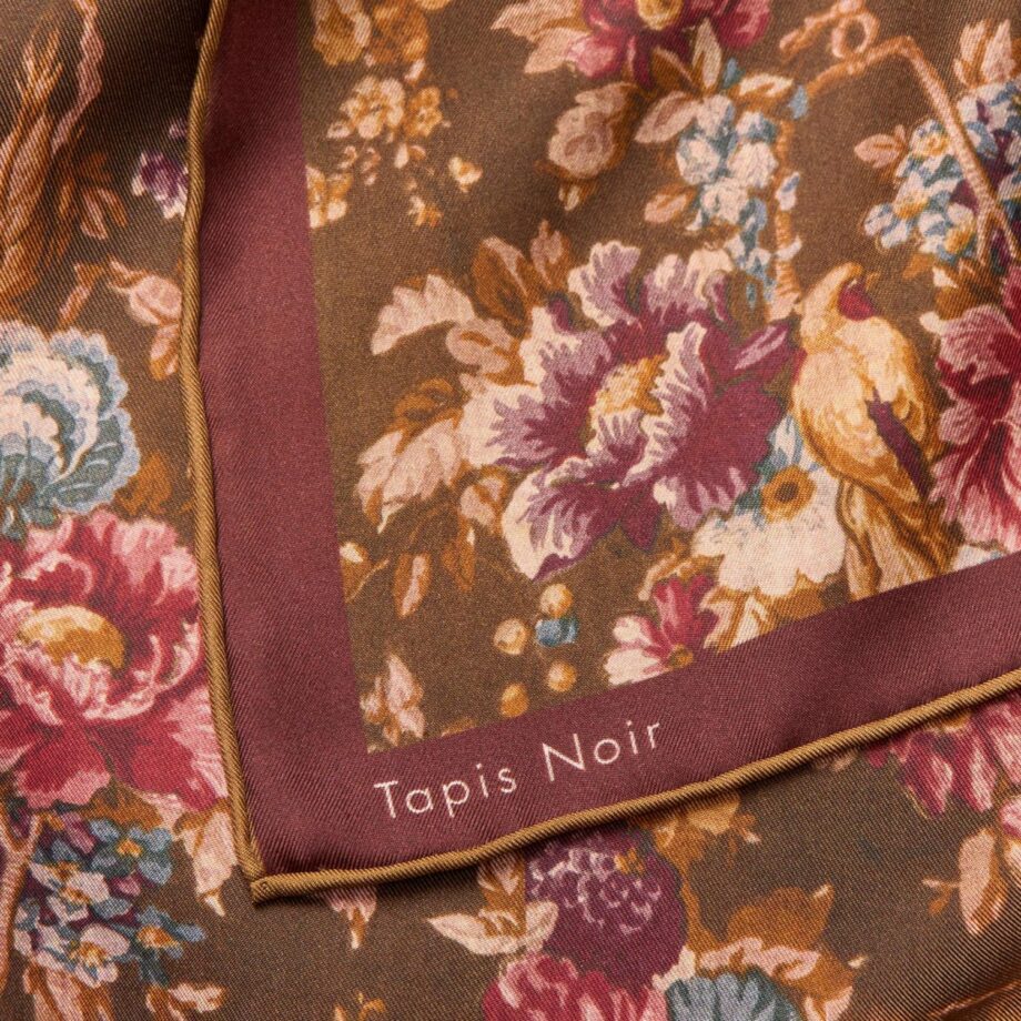 Tapis Noir Classical Daisy Scarf 88x88