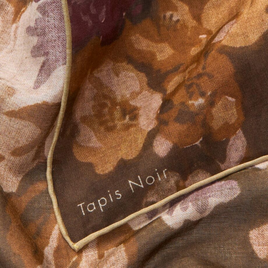Tapis Noir LIght Daisy Scarf 67x67