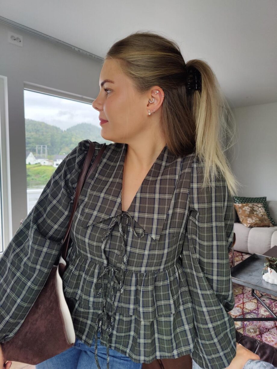 Y.A.S. Cinna Tie Top