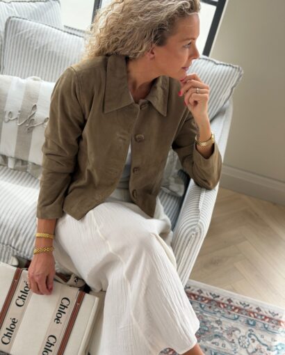 My Essential Wardrobe Petra Suede Jacket Capers – Kort semsket skinnjakke til dame