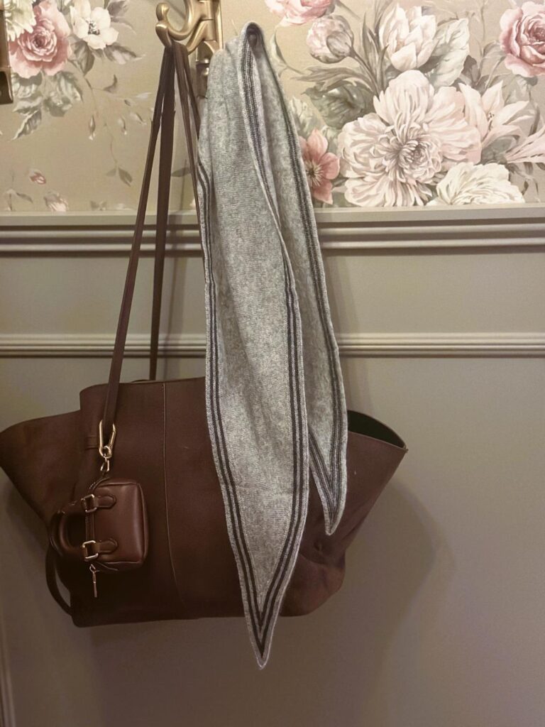 Trekantskjerf Grått