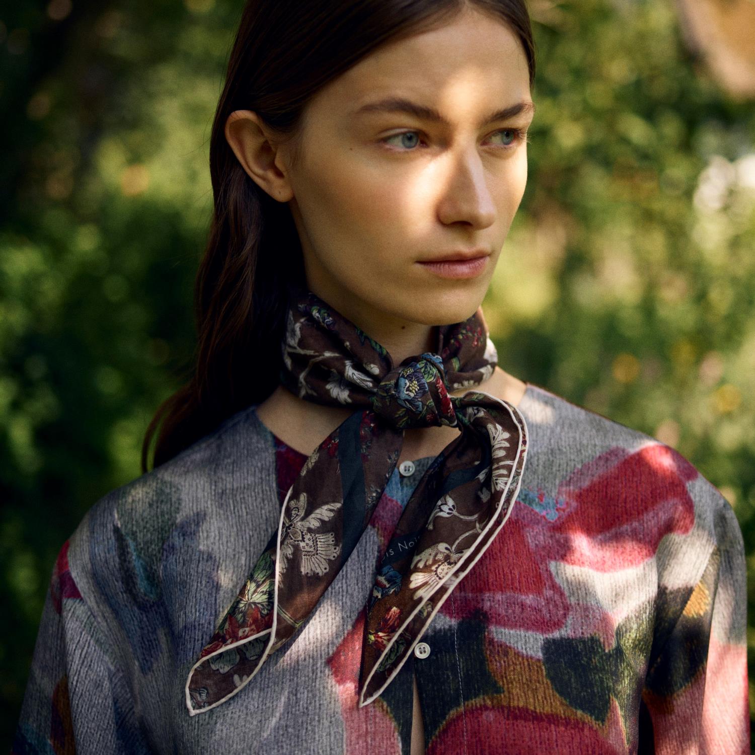 Tapis Noir Light Small Eliza Scarf