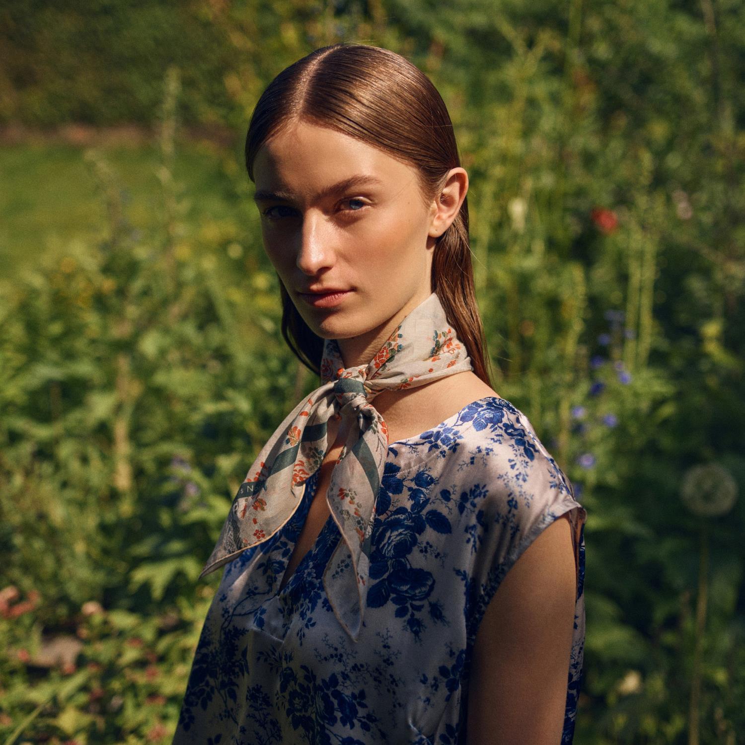 Tapis Noir Light Small Evie Scarf