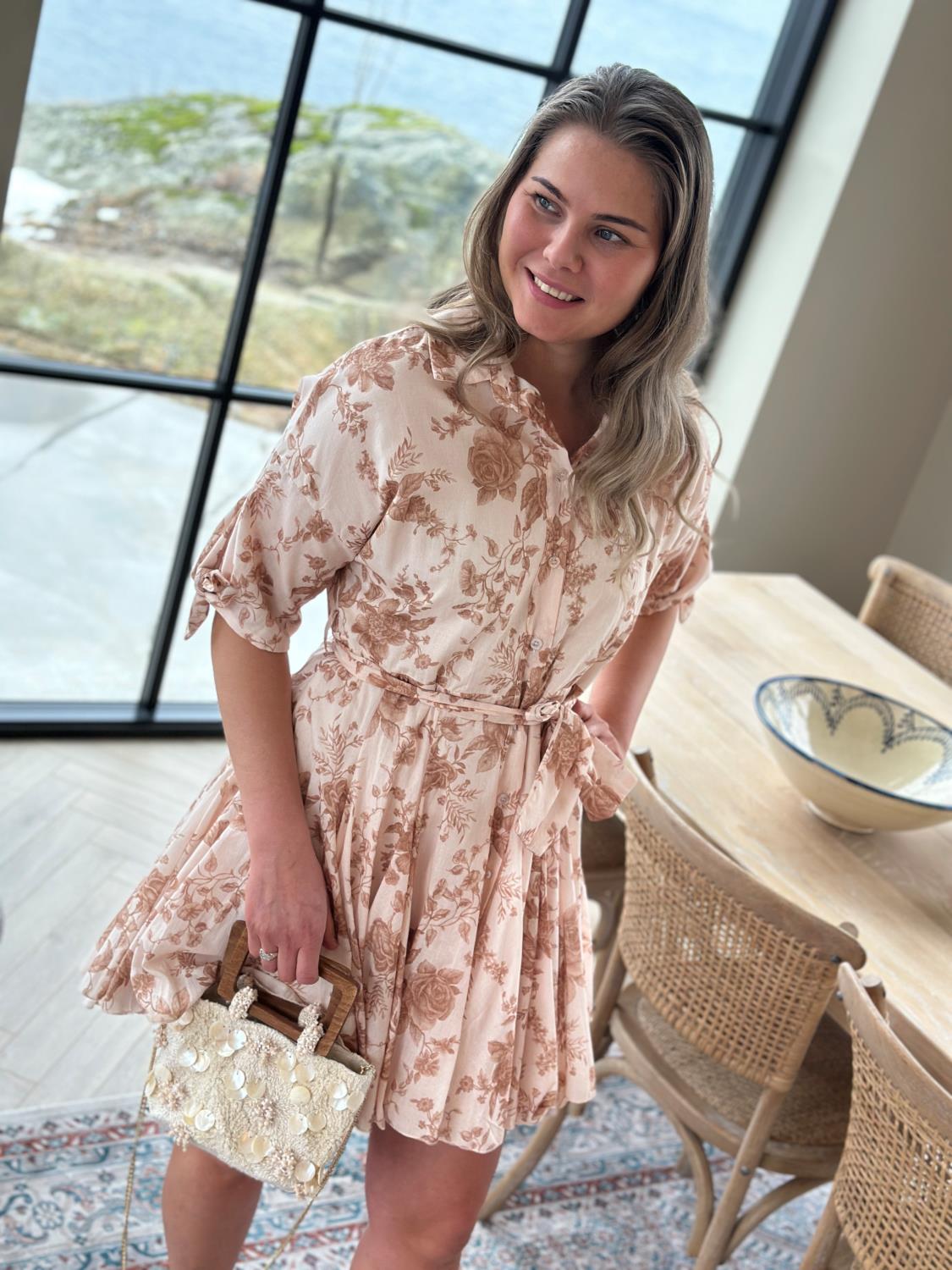 Urban Pioneers Gatinara Dress Light Sand