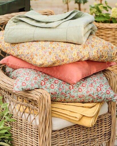 Ib Laursen Pute Grønn m/blomster 60x60