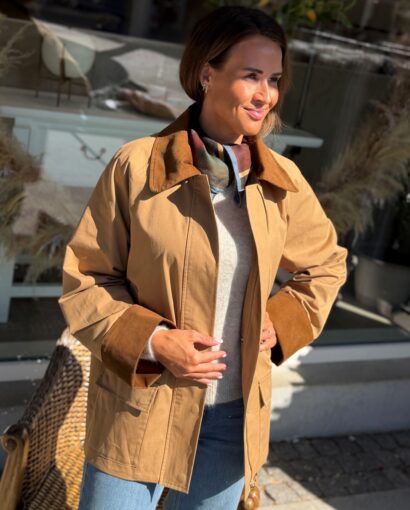 Neo Noir Anastacia Cord Jacket Dark Tan – Kort brun jakke med kordfløyelsdetaljer