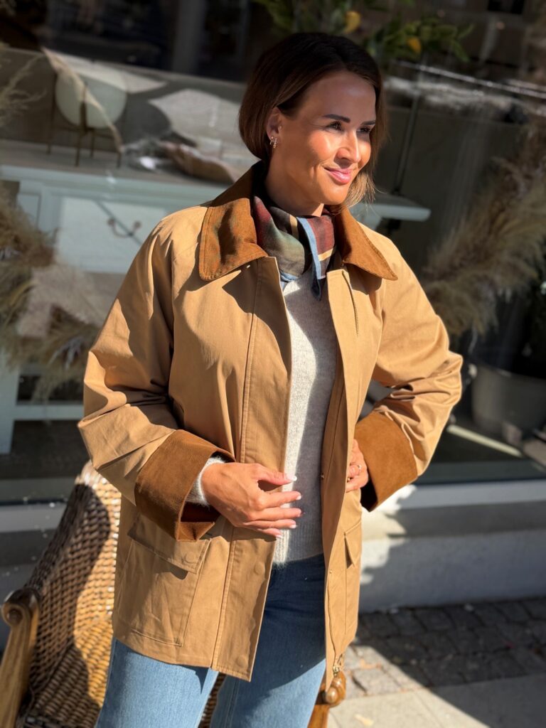 Neo Noir Anastacia Cord Jacket Dark Tan – Kort brun jakke med kordfløyelsdetaljer