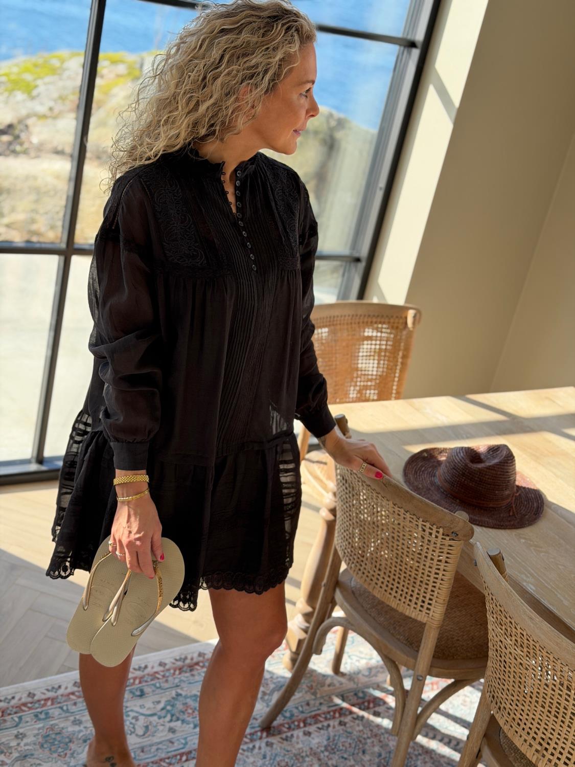 Urban Pioneers Selestina Dress Espresso - brun kjole til hverdag og fest