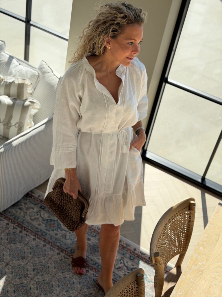 Urban Pioneers Frusa Dress White – Linkjole med belte og flatterende passform