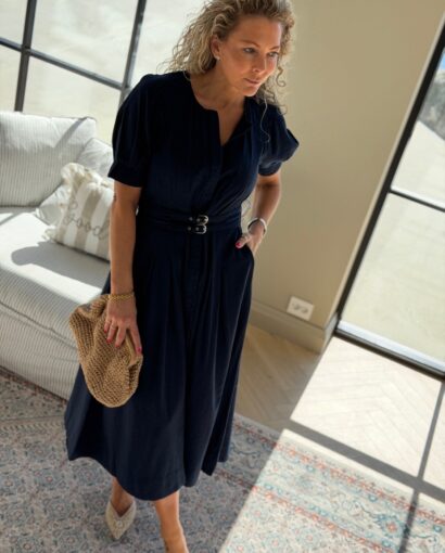YAS Maruma Midi Dress Navy – Elegant midikjole i bomull, lin og viskose