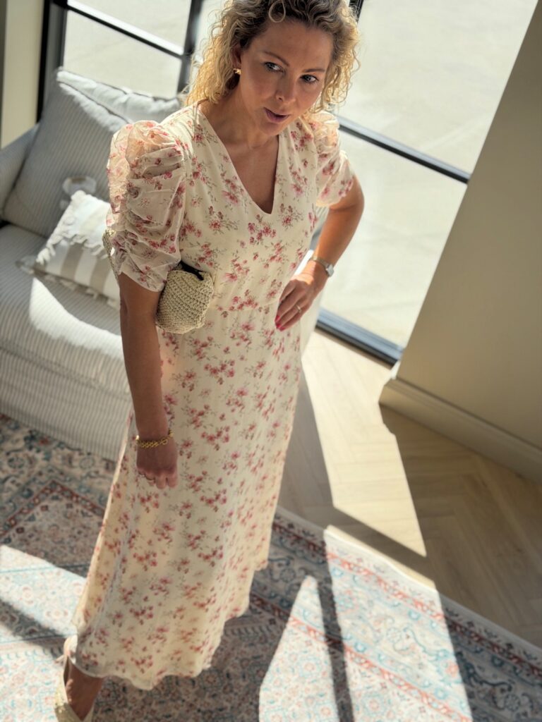 Neo Noir Vira Floral Dress Cream – Kjole til bryllupsgjest