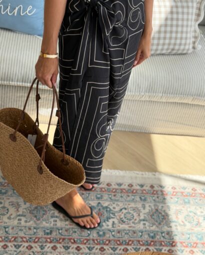 My Essential Wardrobe SunMW Scarf Black – sort skjerf og sarong med print