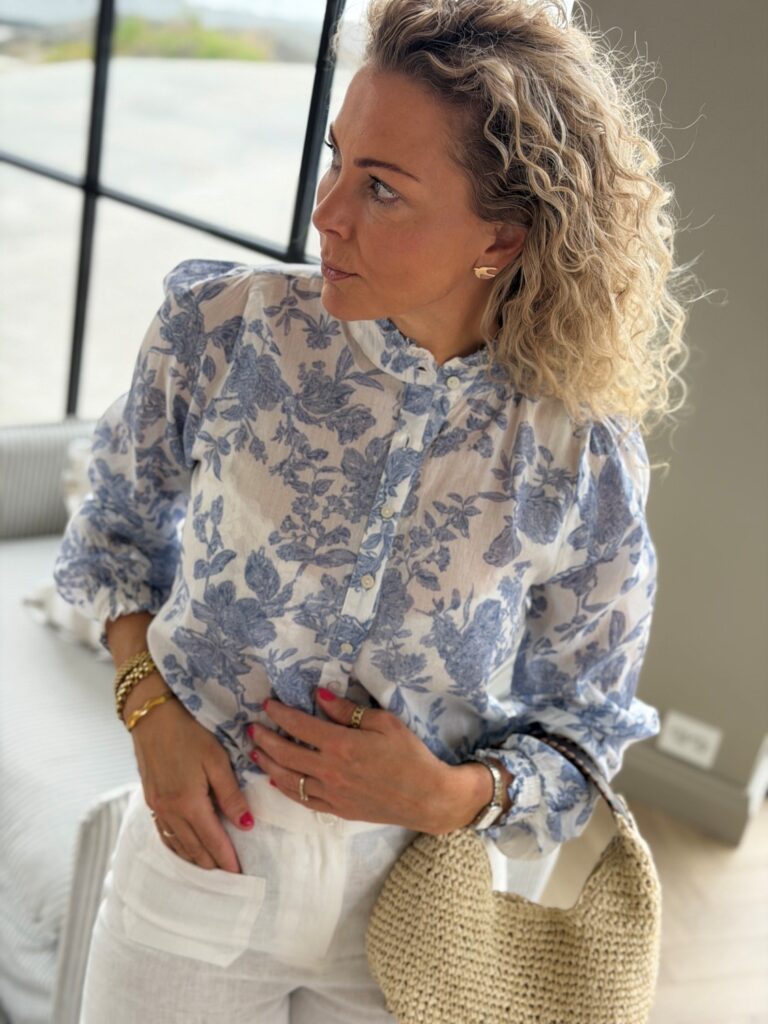 Neo Noir Oda Flower Spring Shirt – Tynn bomullsbluse i nydelig print