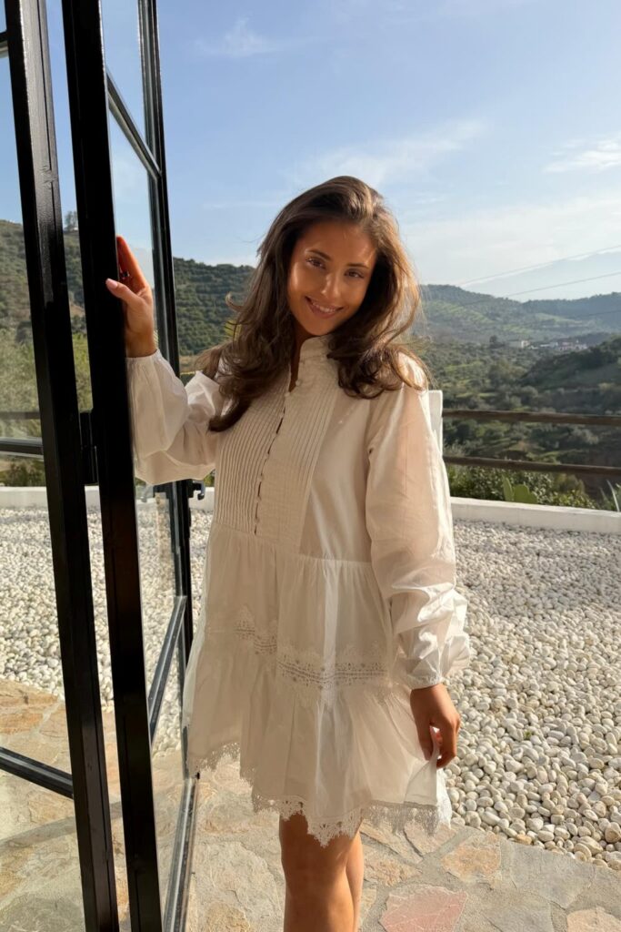 BY IC Liv Dress White Embroidery – Hvit sommerkjole med broderier