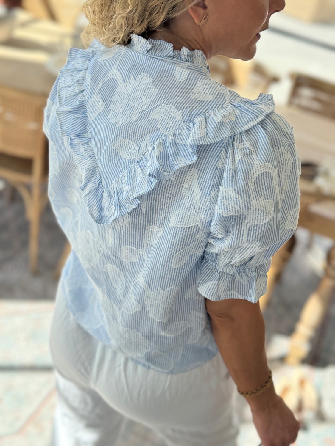 Neo Noir Manet Jacquard Blouse Light Blue – feminin bomullsbluse dame med puffermer