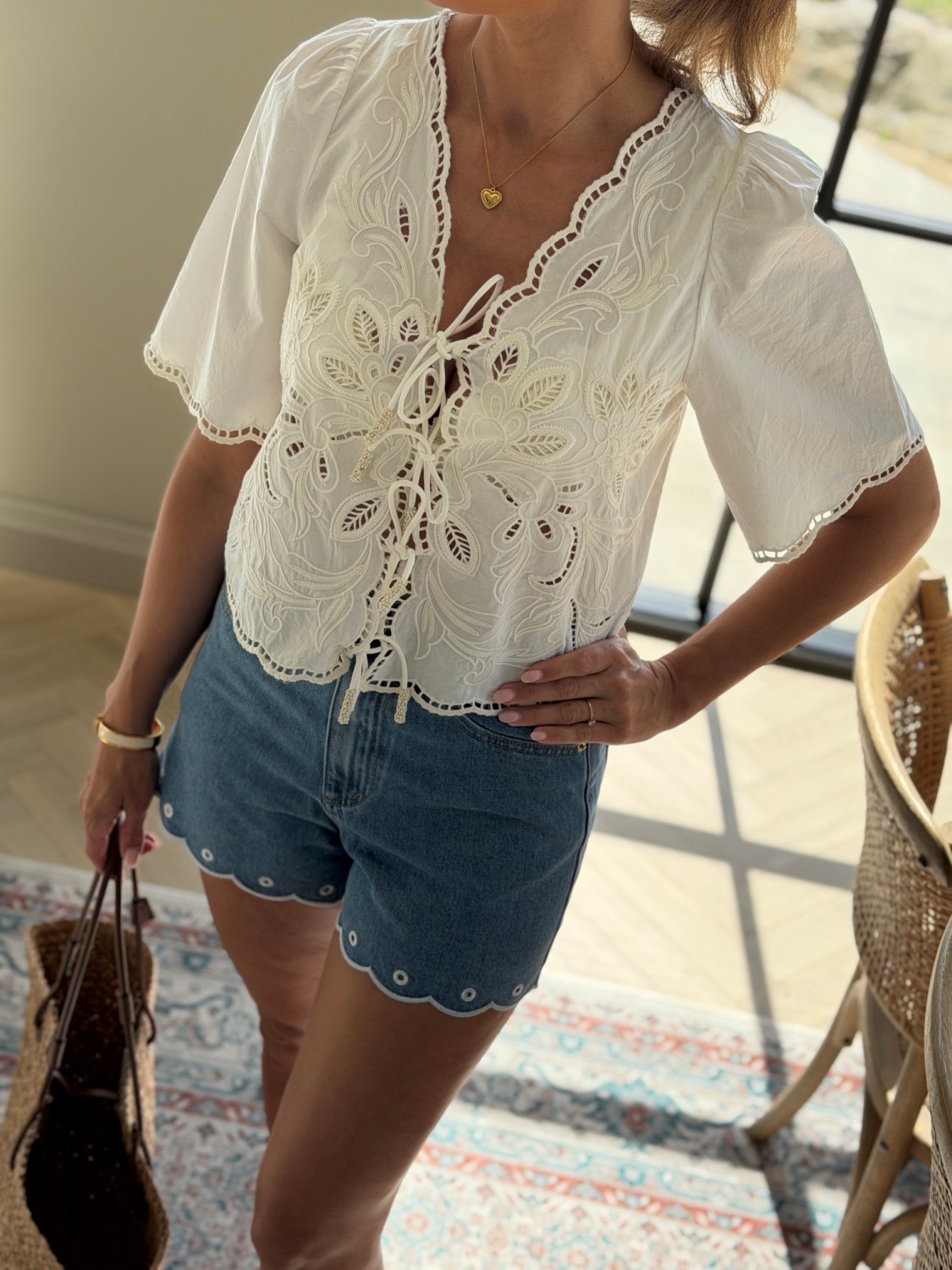 EDITED Gustava Denimshorts – Jeansshorts i lys blå denim