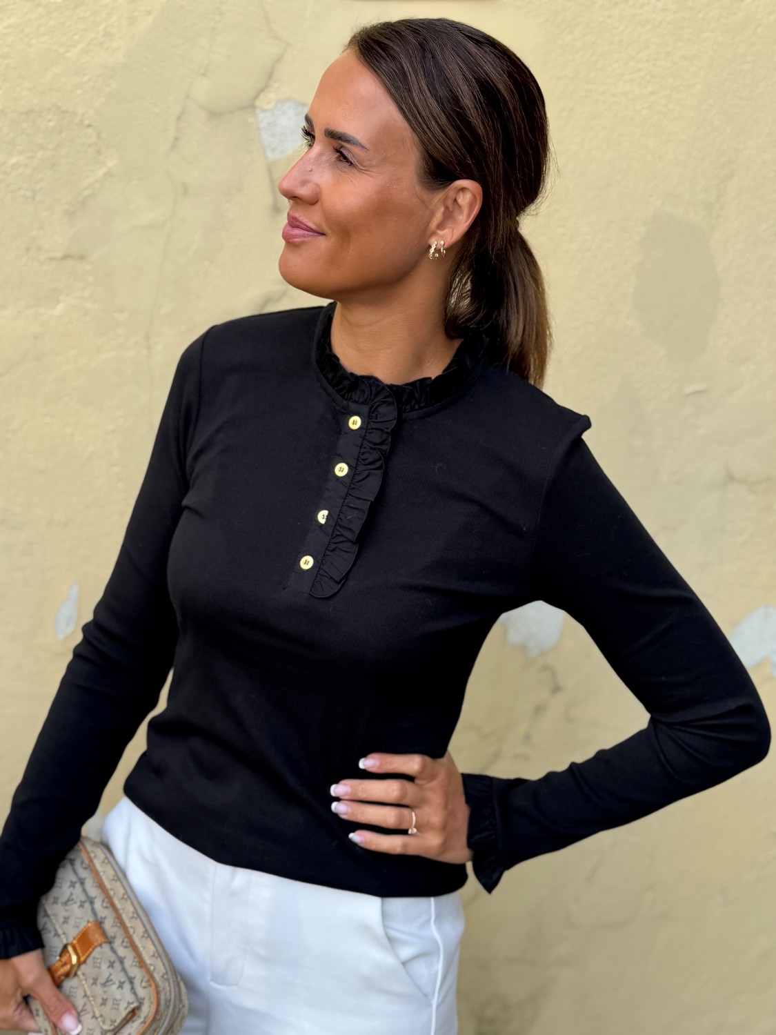 Close To My Heart Flory T-shirt Black - Langermet Topp med rysjer
