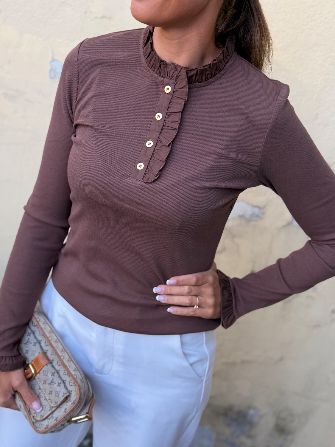 Close To My Heart Flory T-Shirt Cocoa - Langermet topp med liten volang