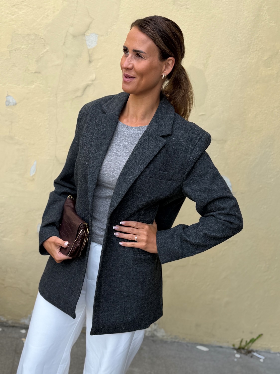My Essential Wardrobe Layla Blazer – Klassisk blazer i ullblanding med belte