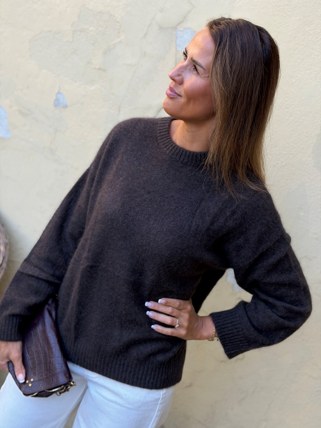 Six Ames Lola Sweater Espresso Brown – Myk strikkegenser i 100 % vaskebjørnull