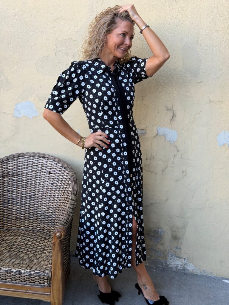 Pia Tjelta Charlotte Floral Midi Dress – Blomstret midikjole med belte