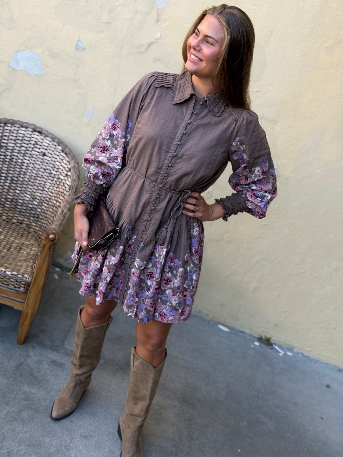 YAS Somellu LS Shirt Dress Timber Wolf – Blomstrete skjortekjole i 100 % bomull