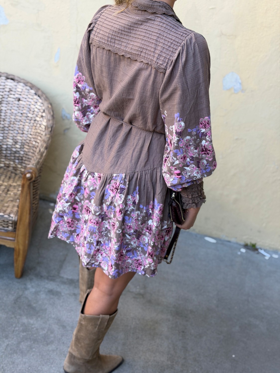 YAS Somellu LS Shirt Dress Timber Wolf – Blomstrete skjortekjole i 100 % bomull