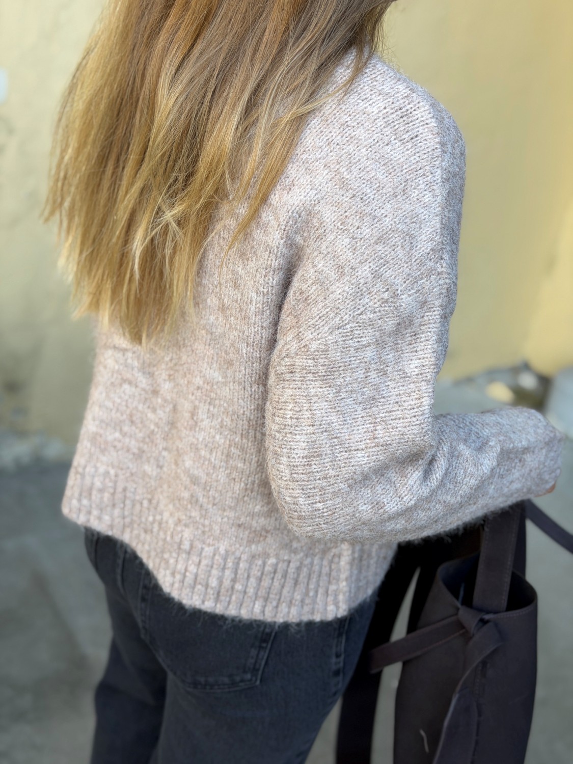 Neo Noir Taura Fluffy Knit Cardigan Beige Melange – Beige strikkejakke med gullknapper