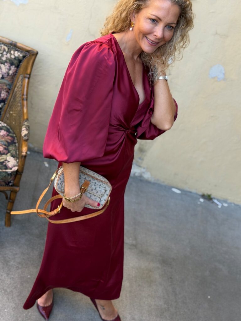 YAS Thea Long Dress Tibetan Red – Lang rød satengkjole med drapert midje