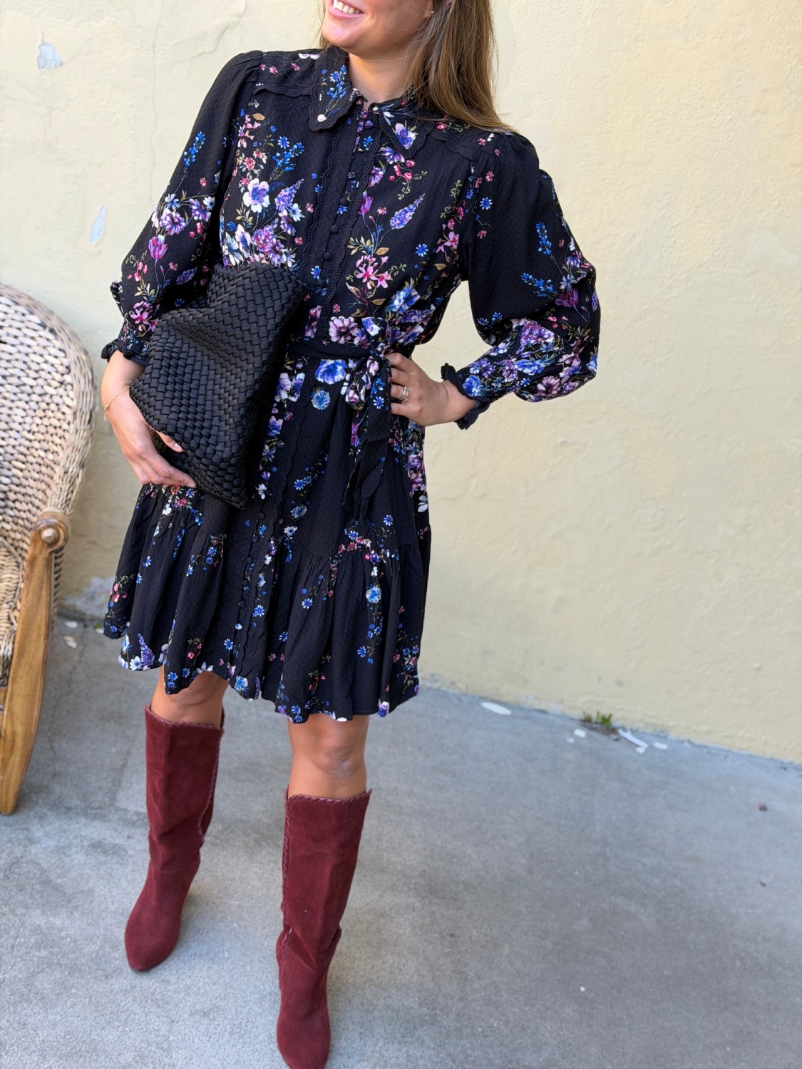 YAS Tilera Shirt Dress Black Tilly – Sort blomstrete skjortekjole med blondedetaljer