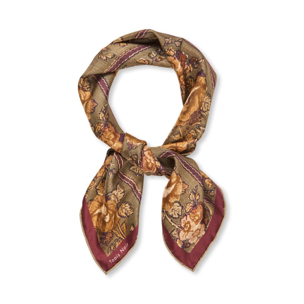 Tapis Noir Classical Small Gaia Scarf 67×67
