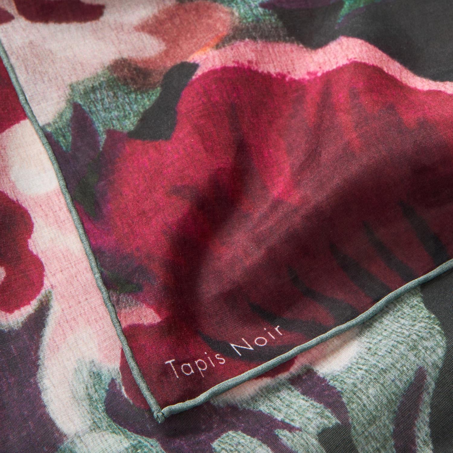 Tapis Noir Light Small Gwendolyn Scarf 67x67