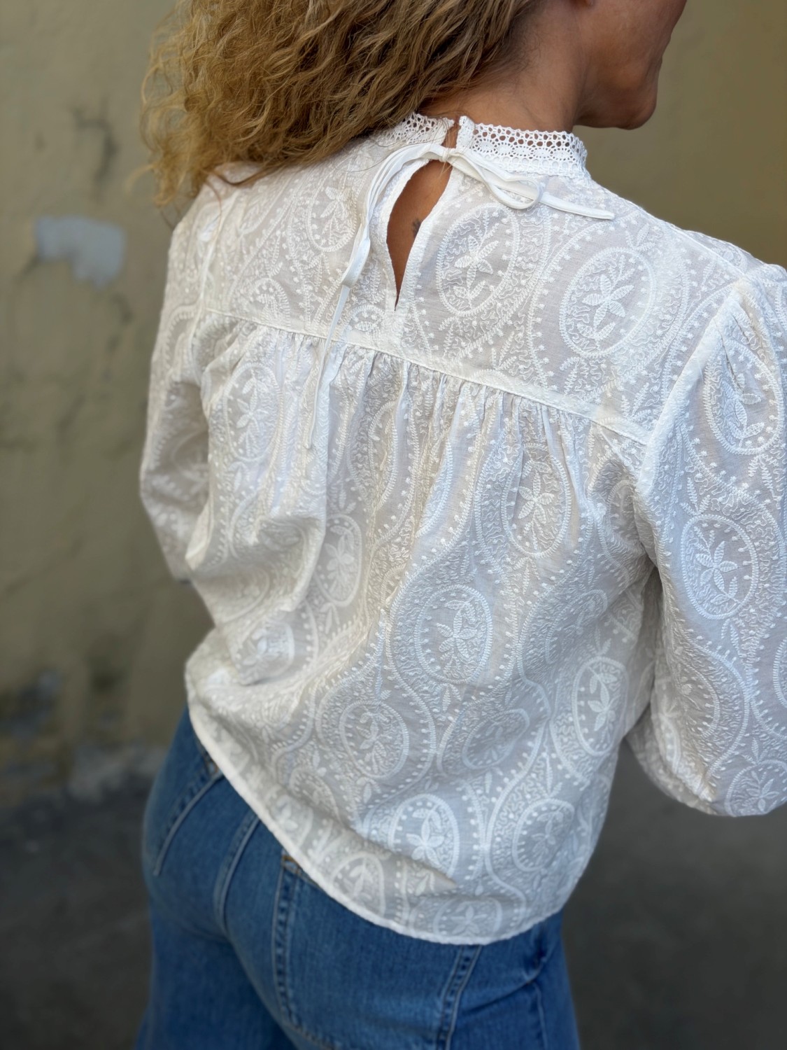 Grace & Mila Abigail Blouse Ivoire – Ivory bomullsbluse med engelsk broderi