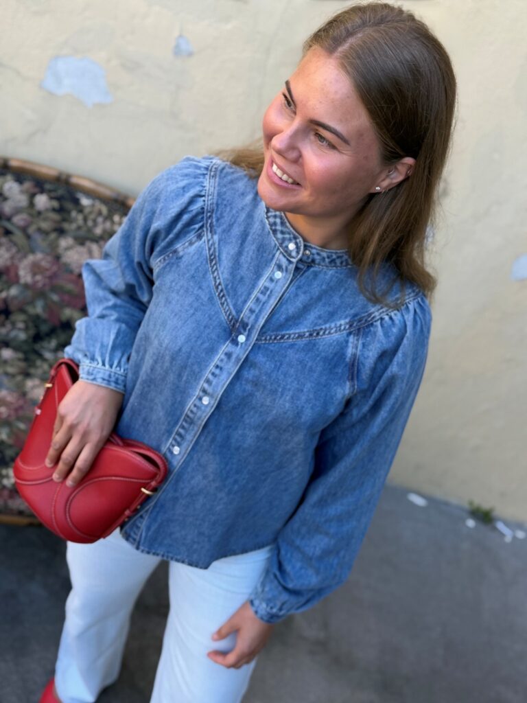 Grace & Mila Anaelle Blouse Light Blue – Lys blå denimbluse med pufferm