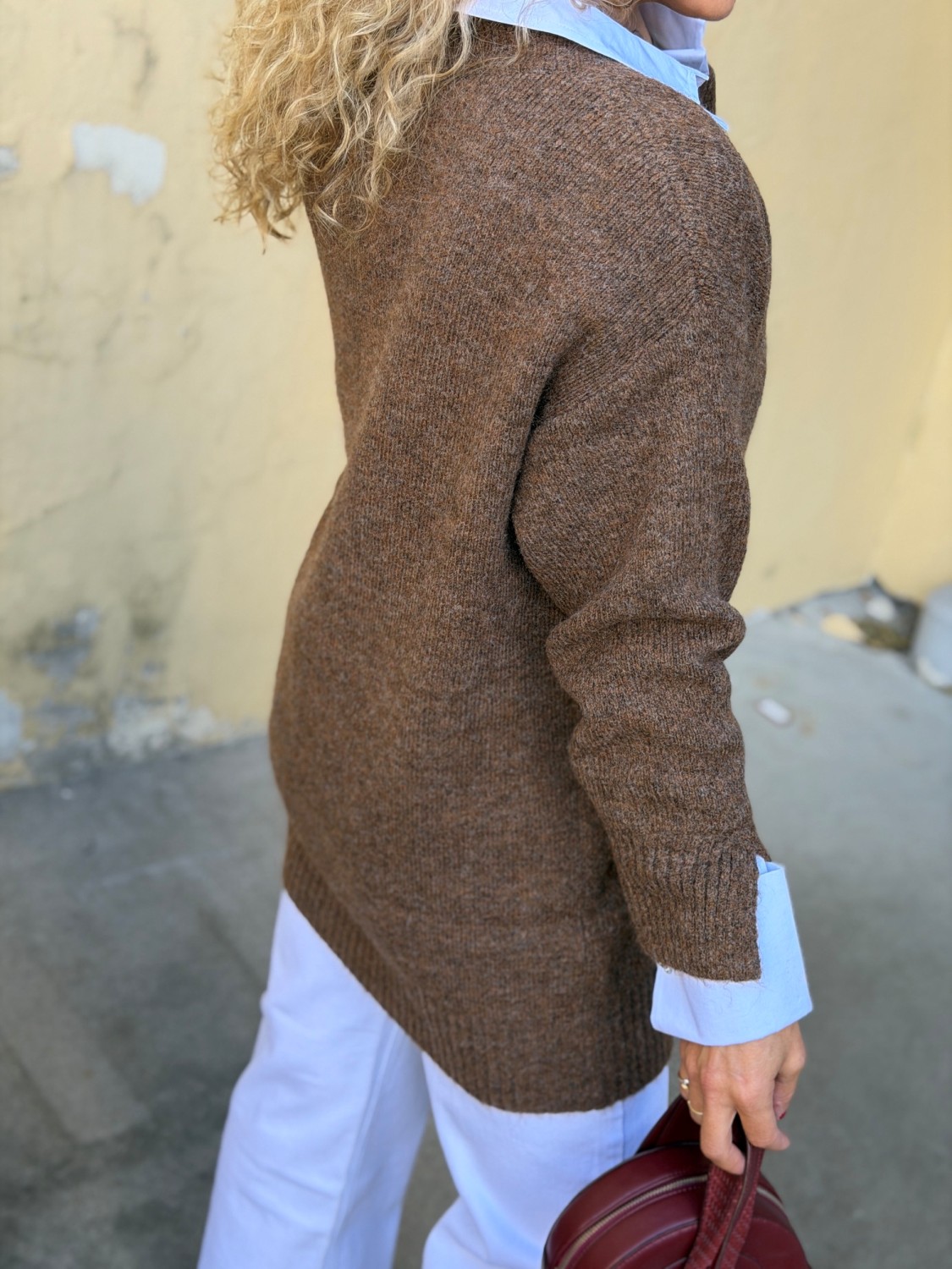 Grace & Mila Airina Chocolat – Brun oversized strikkegenser med V-hals