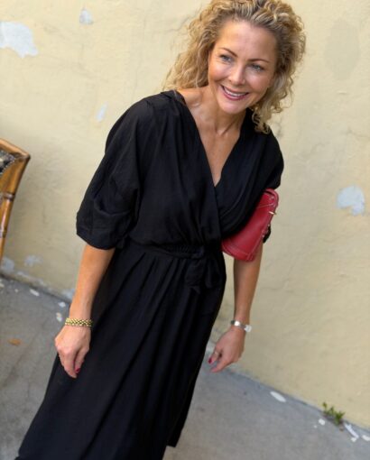 Grace & Mila Amelia Maxi Dress – Lang viskosekjole med V-hals og belte