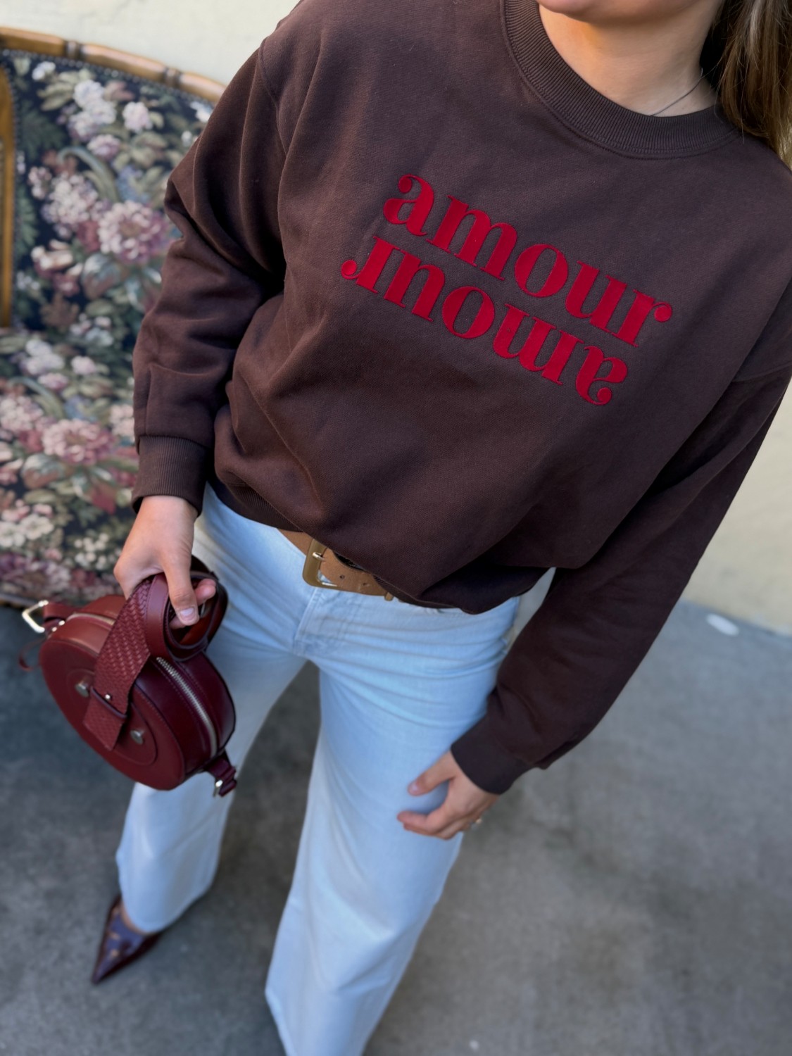 Grace & Mila Amery Sweater Brown – Collegegenser i bomull med fløyelstrykk