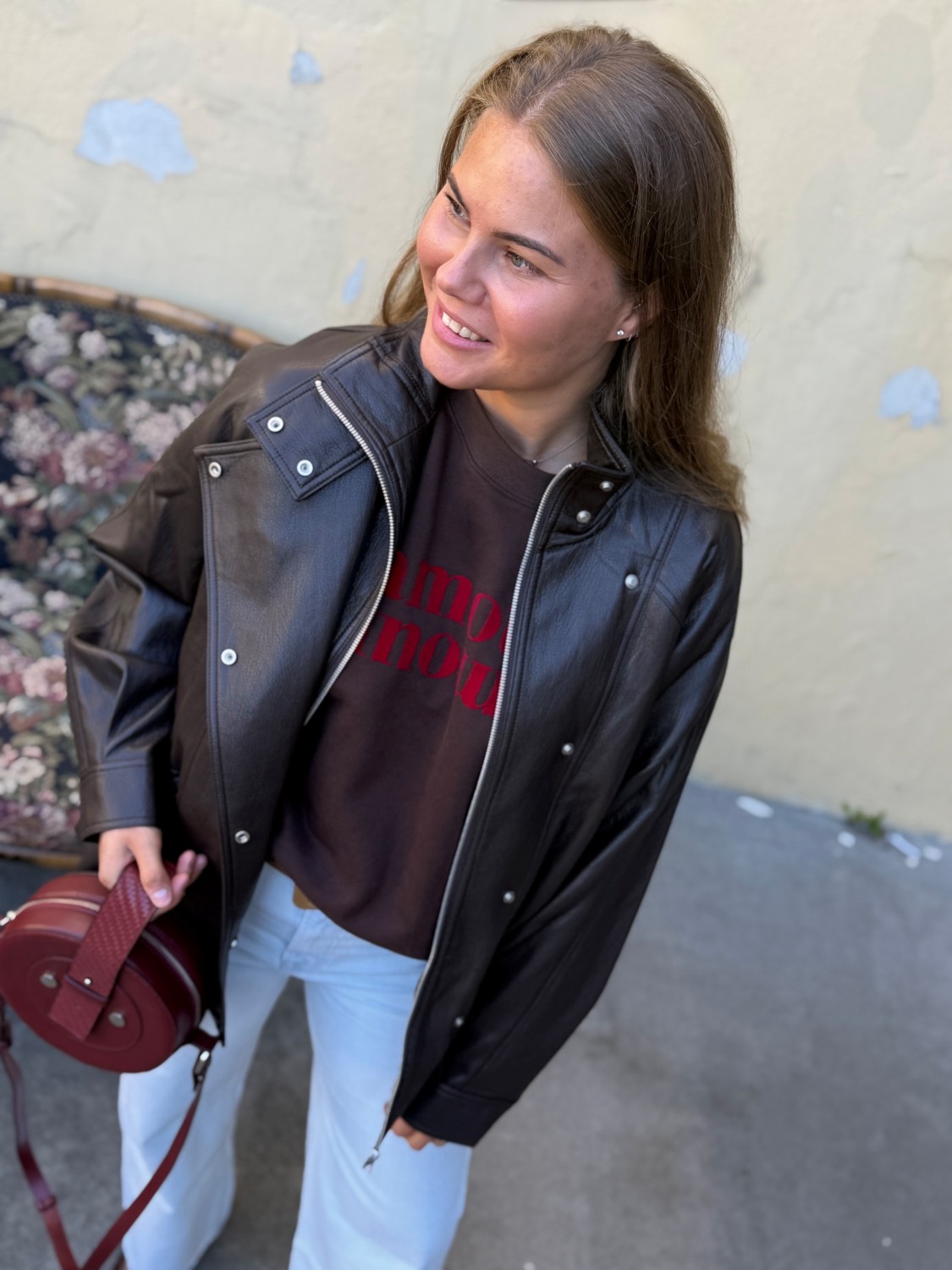 Grace & Mila Amery Sweater Brown – Collegegenser i bomull med fløyelstrykk