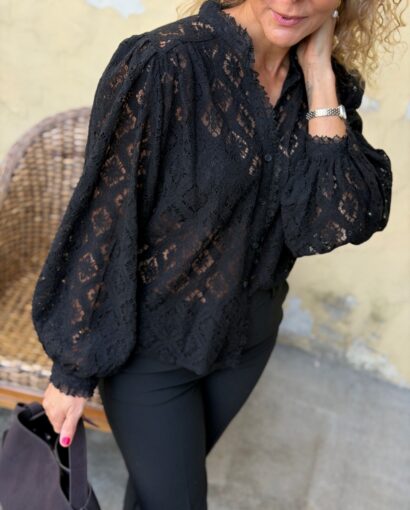 Grace & Mila Anita Blouse Noir – Sort blondebluse med høy hals