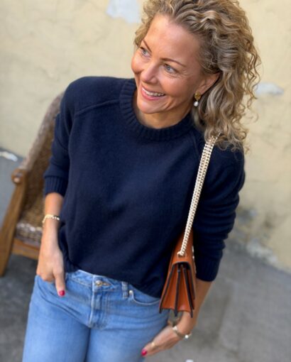 Six Ames Annie Sweater Night Sky – Mørkeblå genser i 100 % kasjmir